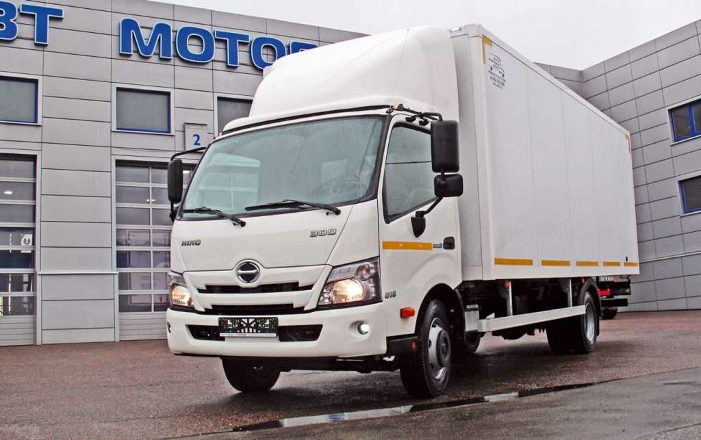 Среднетоннажный грузовик HINO 300
